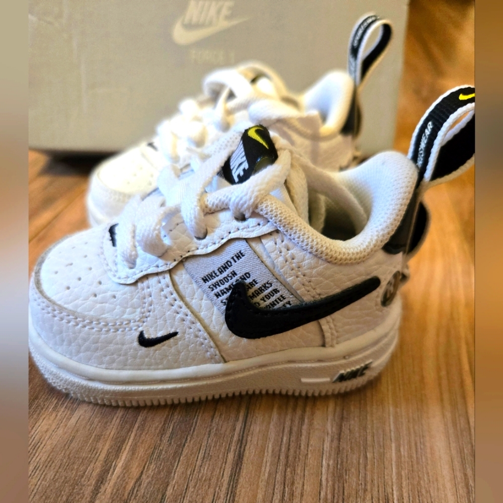 NEW SHOES BABY BOY NIKE FORCE 1 LV8 UNTILITY SIZE 2C